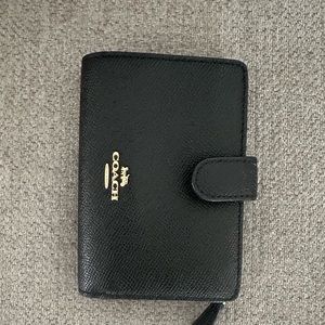 Coach Crossgrain Leather Medium Corner Zip Wallet